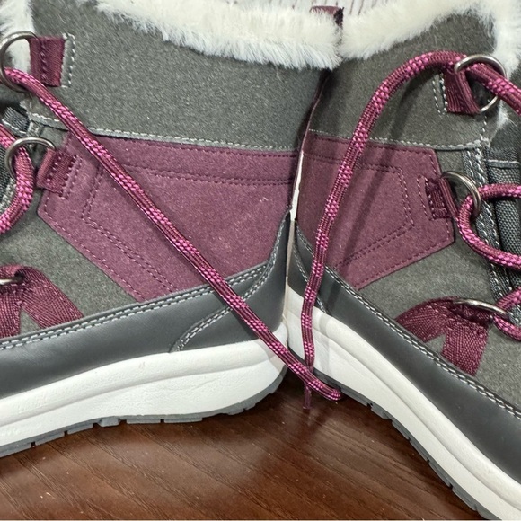 Cat & Jack Purple and Gray Winter Boots with Insulated Design - Picture 5 of 14